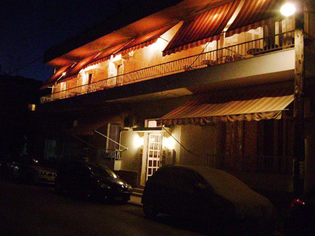 Sofia Rooms Loutra Edipsou  Exterior photo